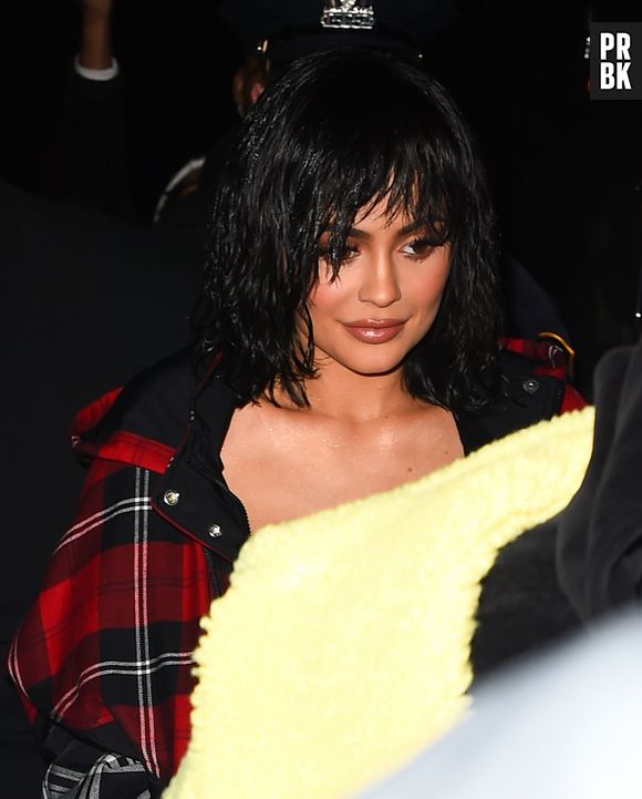 Kylie Jenner : sa palette Royal Peach de Kylie Cosmetics provoquerait des maux de tête !
