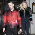 Sophie Turner (Game of Thrones) en couple avec Joe Jonas : la rumeur semble se confirmer avec ces nouvelles photos de leur sortie au restaurant à Londres.