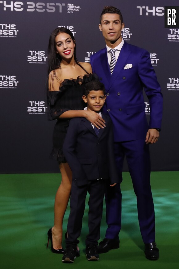 Cristiano Ronaldo bientôt de nouveau papa ? Une mère porteuse attendrait des jumeaux.