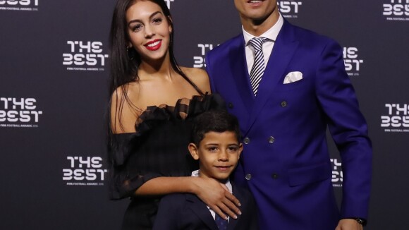 Cristiano Ronaldo bientôt papa de jumeaux ? CR7 aurait payé une mère porteuse