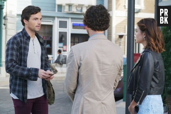 Pretty Little Liars saison 7 : Ezra en face à face avec Holden