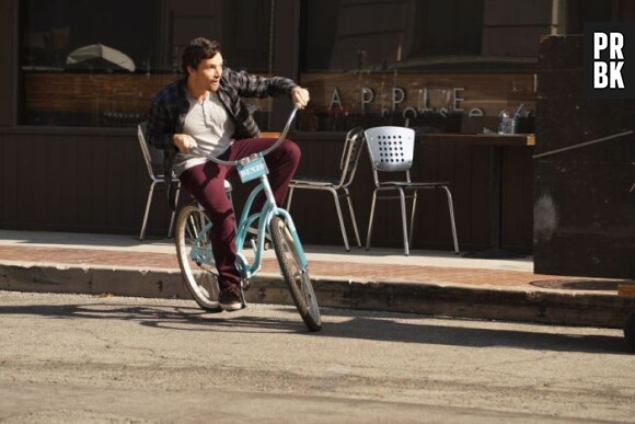 Pretty Little Liars saison 7 : Ezra (Ian Harding) le roi du vélo ?