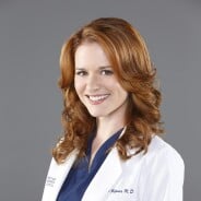 Grey&#039;s Anatomy saison 13 : Sarah Drew sur le départ ? La preuve que non
