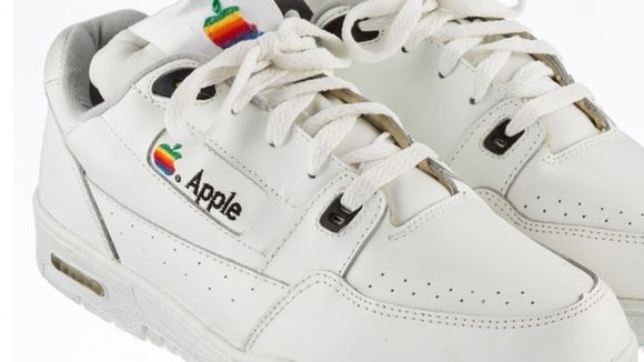 Pour s'offrir ces sneakers Apple retro collector, comptez minimum 15 000 dollars