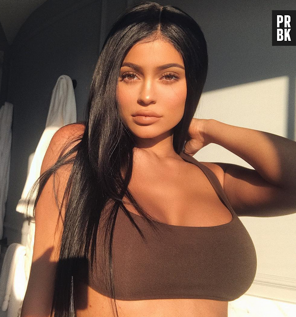 Kylie Jenner dévoile sa statue de cire et c'est flippant tant elles se ressemblent !