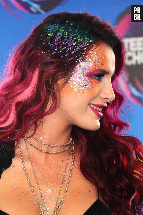 Bella Thorne pailletée aux Teen Choice Awards le 13 août 2017