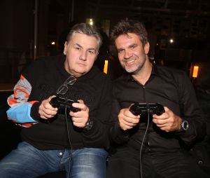 FIFA 18 : Pierre Ménès et Hervé Mathoux, les commentateurs du jeu pour la version française
