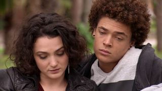 Plus belle la vie : le bébé d'Emma et Baptiste ? "La naissance va tourner au drame"