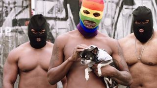 Coexister : Fabrice Eboué parodie le rap français à travers un "rap gay conscient" délirant