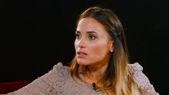Capucine Anav répond aux critiques sur son poids : "Ce sont des choses qui blessent"
