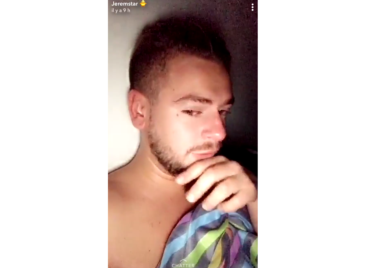 Jeremstar ému aux larmes : sa mère lui a écrit une lettre après son livre -  PureBreak