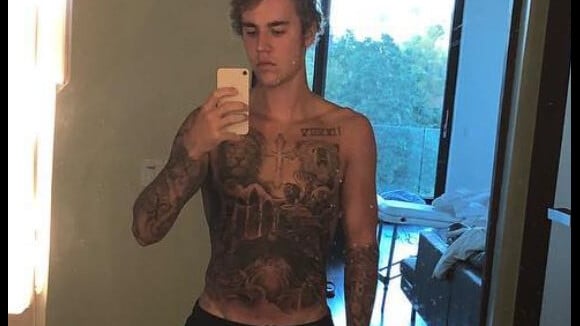 Justin Bieber dévoile un tatouage géant sur tout son torse, impressionnant !