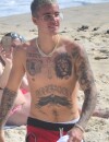 Justin Bieber torse nu avant de succomber à un tatouage géant !