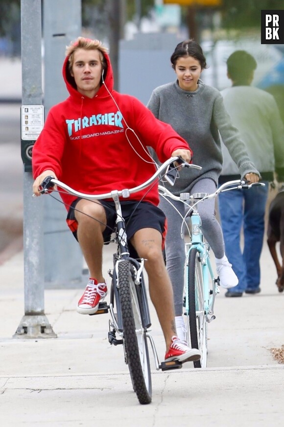 Selena Gomez et Justin Bieber très complices lors d'une balade à vélo