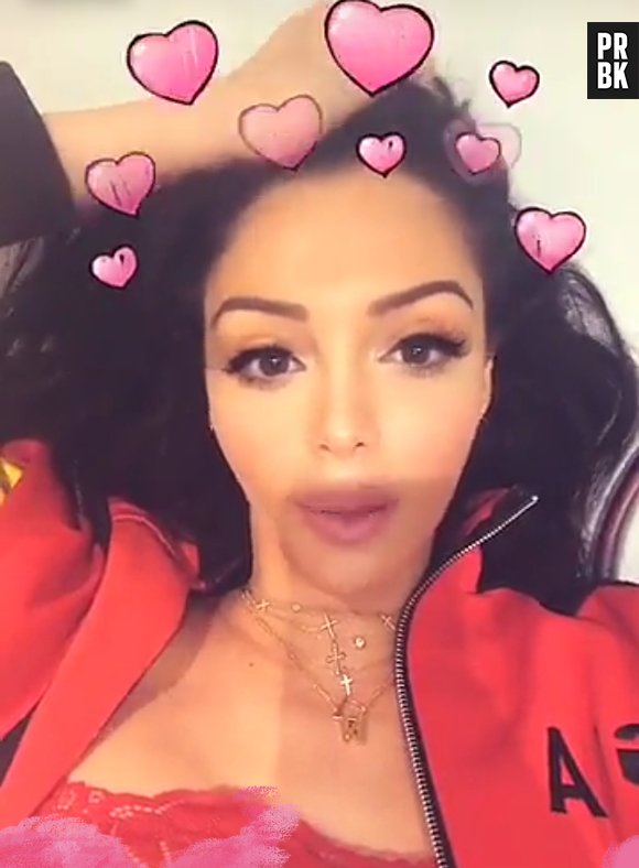 Nabilla Benattia ne veut plus poster de photos trop sexy : "Montrer ses fesses et ses seins c'est devenu has been" !