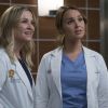 Grey's Anatomy saison 14, épisode 9 : Arizona (Jessica Capshaw) et Jo (Camilla Luddington) sur une photo