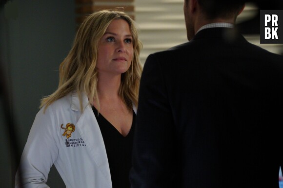 Grey's Anatomy saison 14, épisode 9 : Arizona (Jessica Capshaw) sur une photo