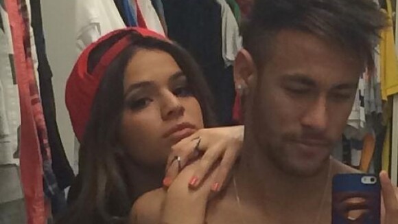 Neymar de nouveau en couple avec son ex Bruna Marquezine, le baiser qui officialise