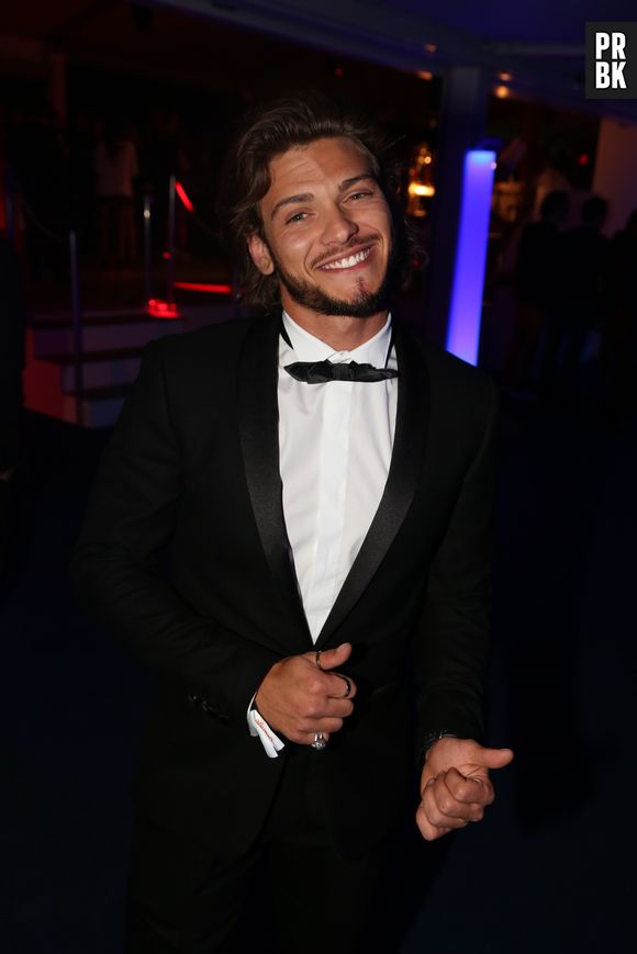 Rayane Bensetti au festival de l'Alpe d'Huez malgré son "immense chagrin", ses fans le soutiennent !