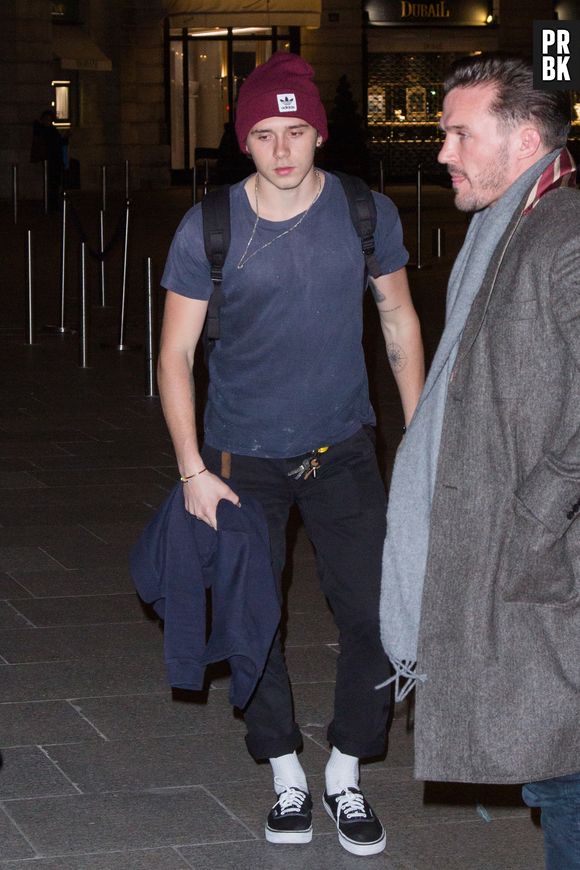 Brooklyn Beckham à Paris : le fils de David Beckham ignore des fans, les twittos s'énervent !