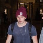 Brooklyn Beckham à Paris : il ignore des fans, les twittos le clashent