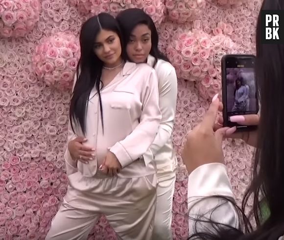 Kylie Jenner maman : elle dévoile son baby bump en vidéo et montre le visage de Chicago, la fille de Kim Kardashian et Kanye West !