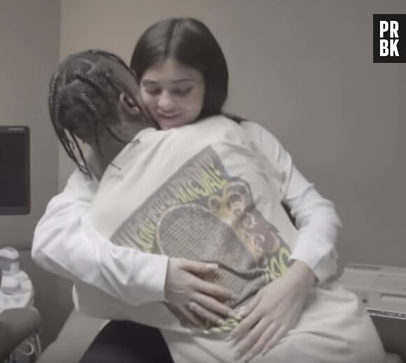 Kylie Jenner maman : elle dévoile son baby bump et son accouchement en vidéo !