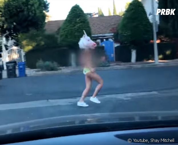 Shay Mitchell (Pretty Little Liars) topless : elle court en petite culotte dans les rues de Los Angeles !