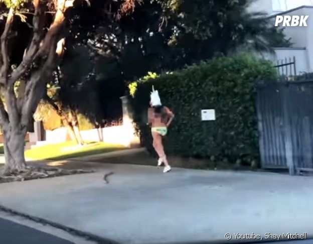 Shay Mitchell (Pretty Little Liars) topless : elle court en petite culotte dans les rues de Los Angeles !