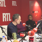 Yann Barthes "premier de la classe qui donne des leçons" ? Un acteur de Scènes de ménage le tacle