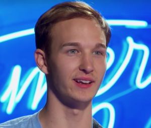 Katy Perry embrasse un candidat d'American Idol : le bisou choc et drôle en vidéo !