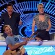 Katy Perry embrasse un candidat d'American Idol : le bisou choc et drôle en vidéo !