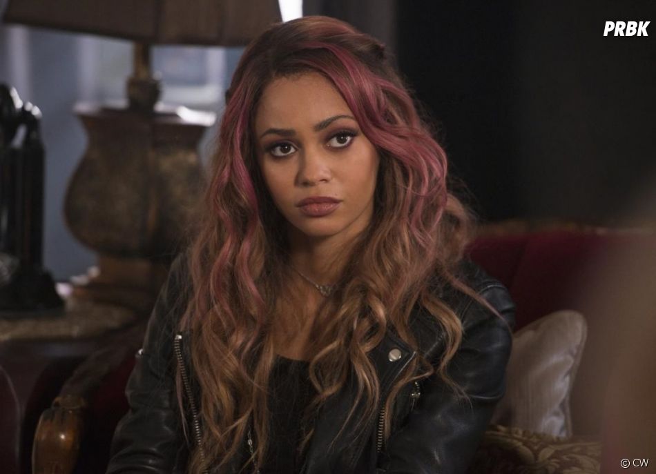 Riverdale Saison 2 Toni Vanessa Morgan Sur Une Photo De Lépisode