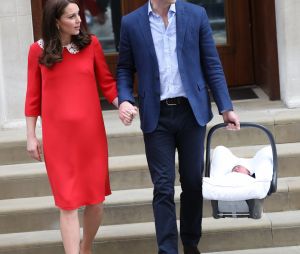 Kate Middleton et le Prince William présentent leur fils à Londres le 23 avril 2018