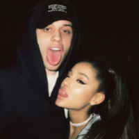 Ariana Grande fiancée à Pete Davidson ? La bague qui sème le doute ?