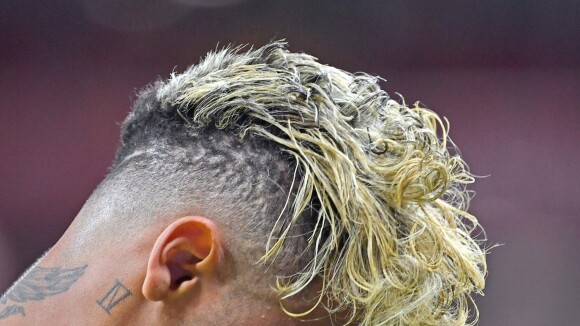 Neymar moqué pour sa coupe spaghettis : il se rase les cheveux