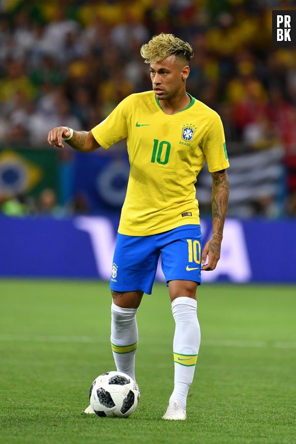 Neymar moqué pour sa coupe spaghettis, il s'est rasé les cheveux