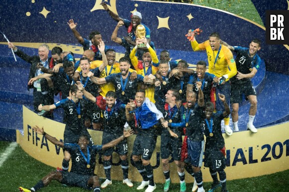 Coupe du monde 2018 : Cyril Hanouna, Kev Adams, Louane... les stars fêtent la victoire des Bleus