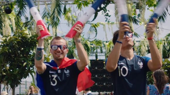 Squeezie fête ses 10 millions d'abonnés avec une chanson parfaite