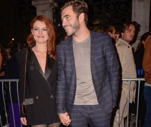 Elodie Frégé et le Bachelor Marco officialisent au défilé Etam.