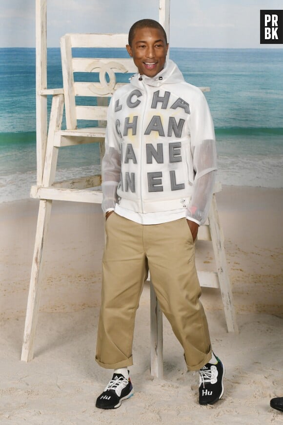Pharrell Williams au défilé Chanel, où le Grand Palais a été transformé en plage géante.