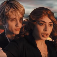 Clip "1999" : Charli XCX et Troye Sivan multiplient les références et c'est GÉNIAL ❤