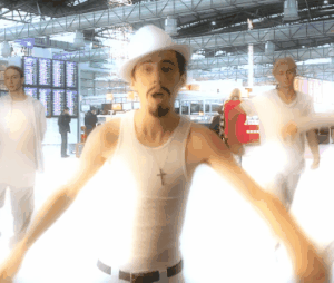Clip "1999" : Troye Sivan se transforme en Backstreet Boys