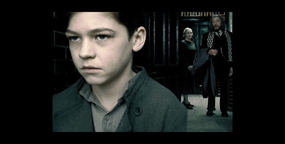 Hero Fiennes Tiffin (After, le film) a joué dans Harry Potter et le Prince de sans-mêlé