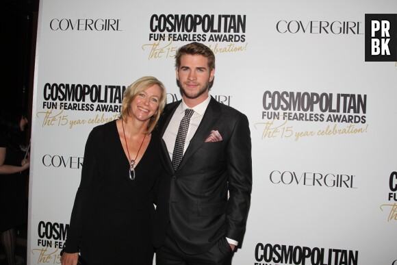 Ces stars qui posent avec leur famille sur un tapis rouge : Liam Hemsworth et sa mère Leonie
