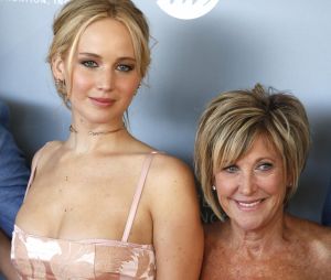 Ces stars qui posent avec leur famille sur un tapis rouge : Jennifer Lawrence et sa mère Karen