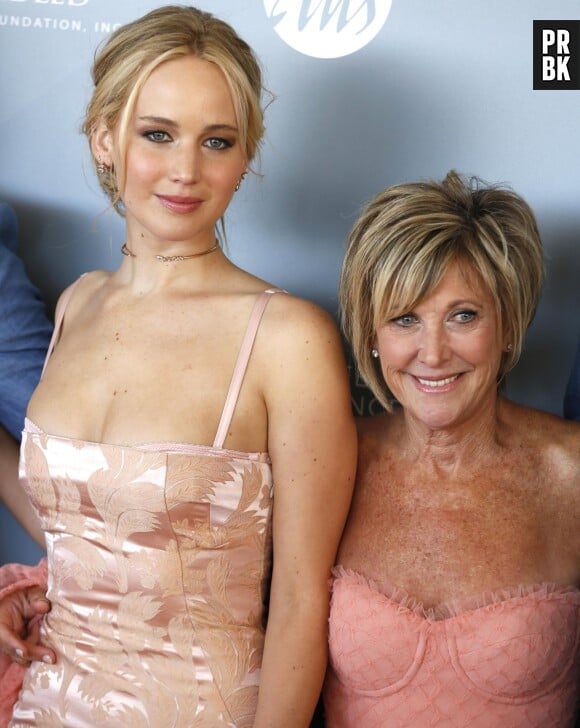 Ces stars qui posent avec leur famille sur un tapis rouge : Jennifer Lawrence et sa mère Karen