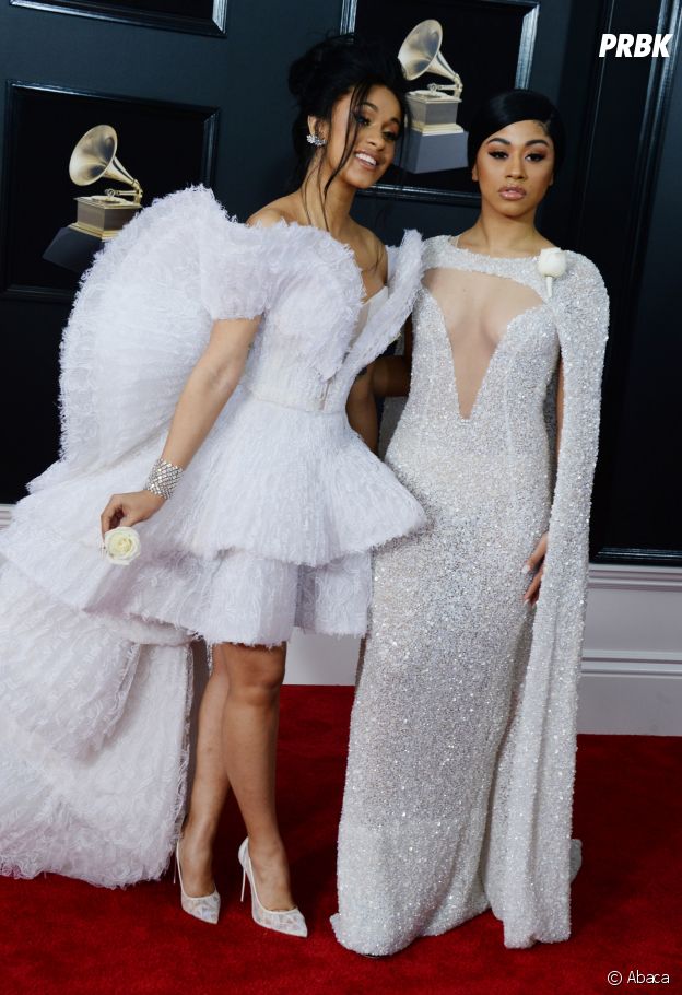 Ces stars qui posent avec leur famille sur un tapis rouge : Cardi B et sa soeur Hennessy Carolina