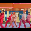 BTS et Halsey s'éclatent dans le clip "Boy With Luv"