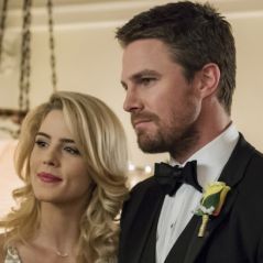 Arrow saison 8 : Emily Bett Rickards (Felicity) de retour ? Stephen Amell se confie